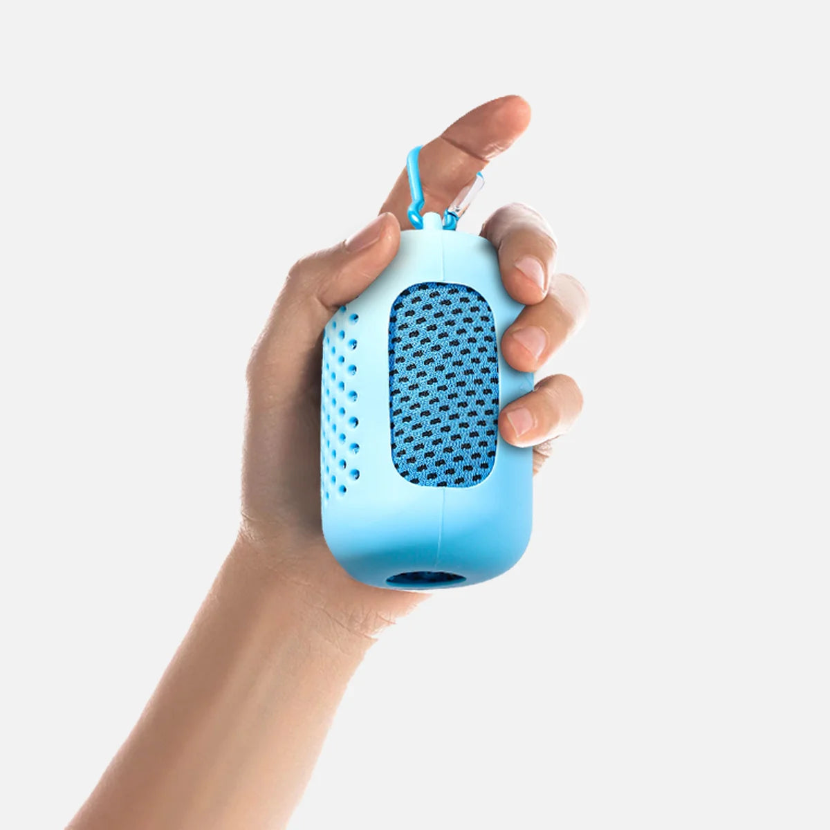 Portable Cooling Towel with Silicone Case – Quick-Dry Sports Towel